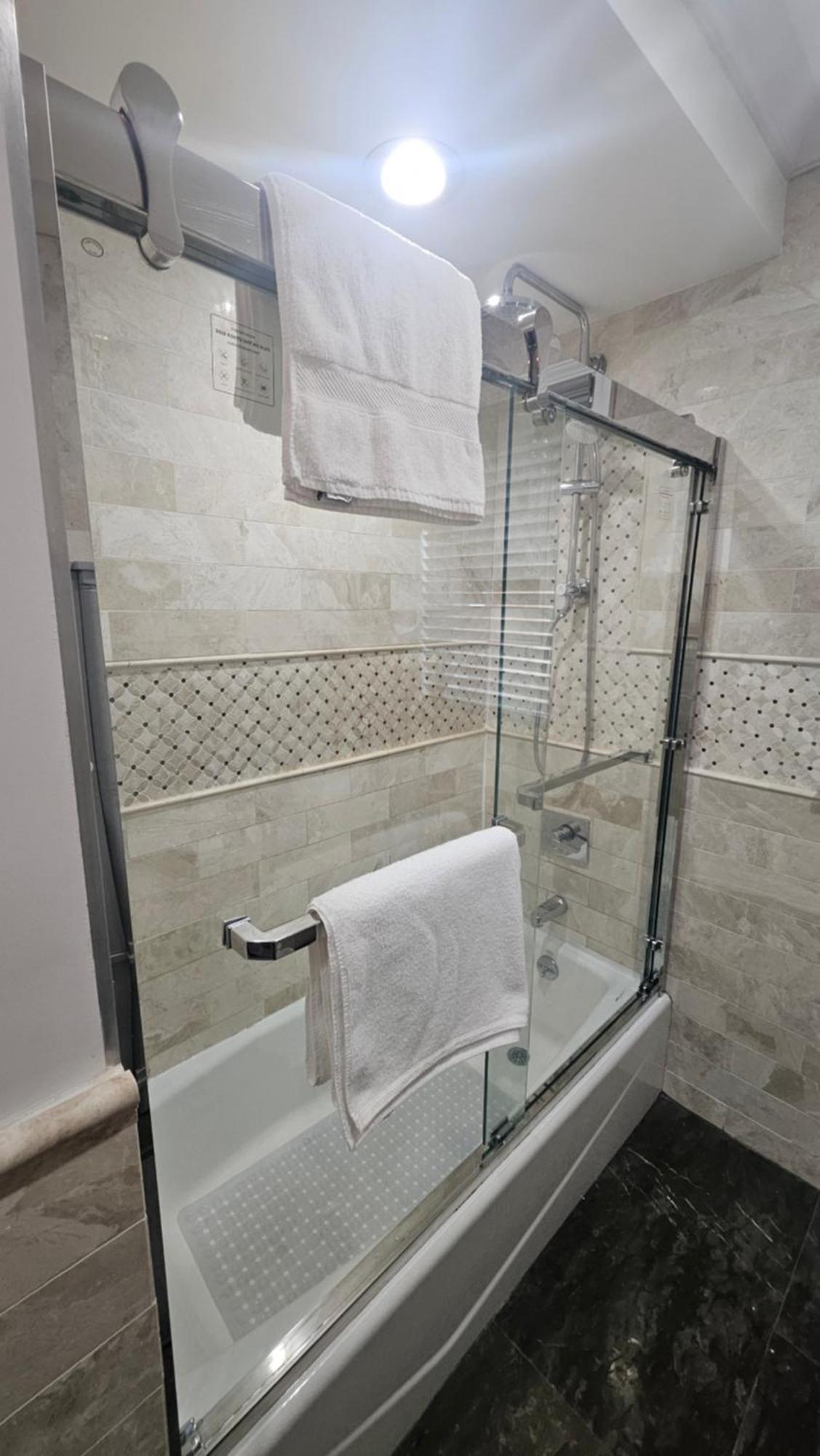 Luxury Hotel-Style Room In Queens, New York Exterior foto
